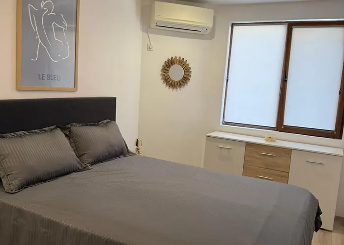 Lazzuro 7 Burgas City