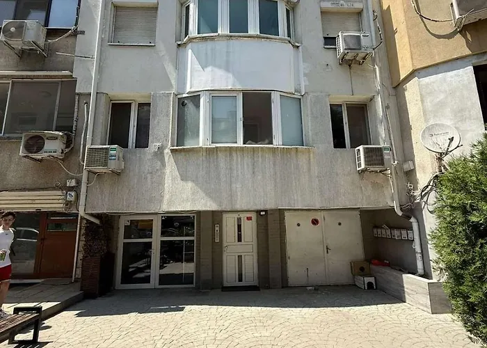 Lazzuro 7 *