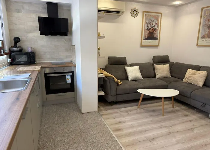 Apartament Lazzuro 7 *