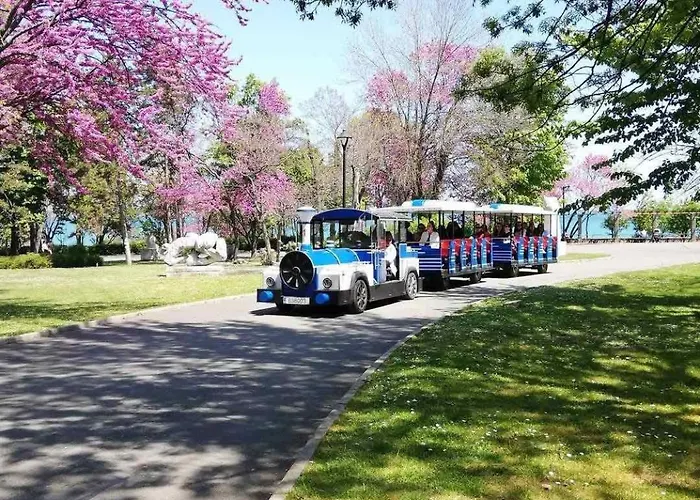 Apartament Lazzuro 7 *